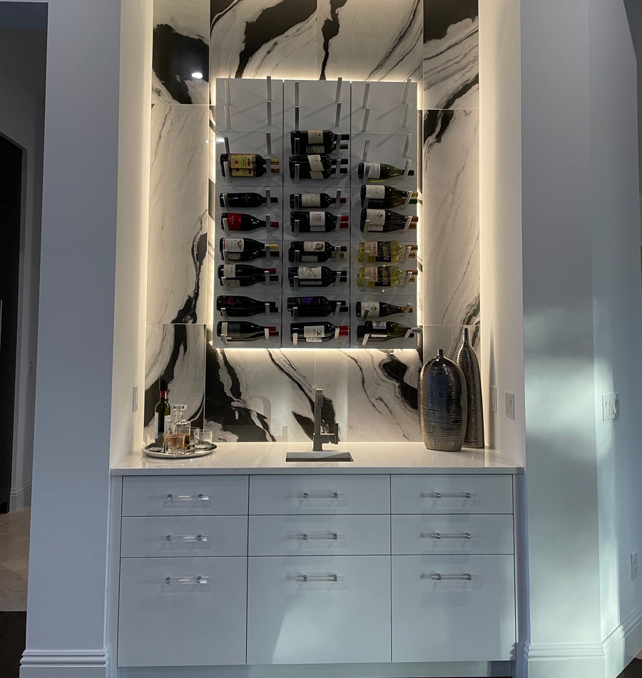 mini bar med vinreoler